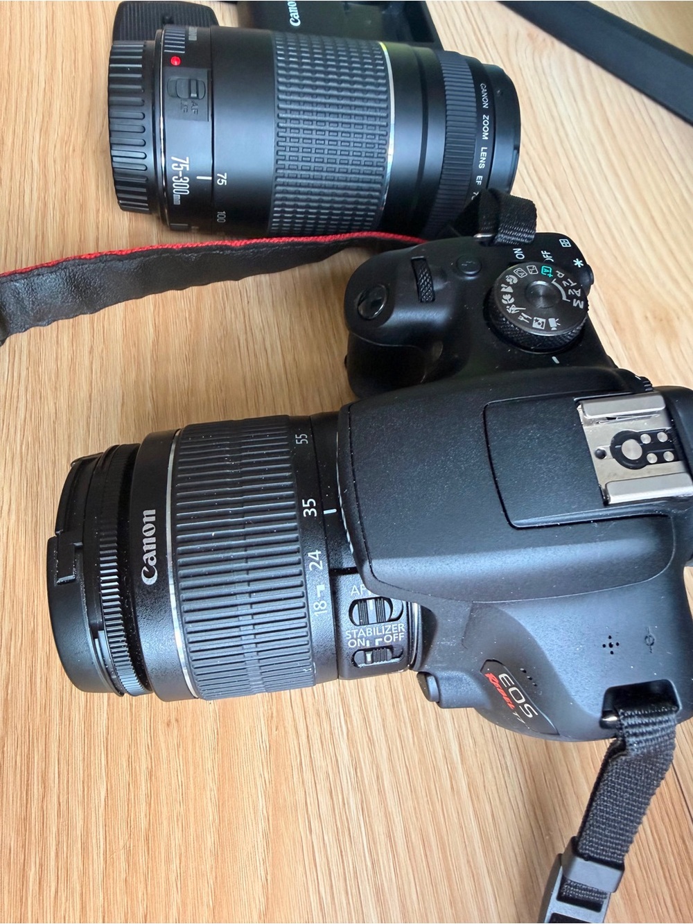 Canon EOS Rebel T7 Camera double lens kit with EF-S 18-55mm and EF 75-300mm lens - Picture 4 of 7